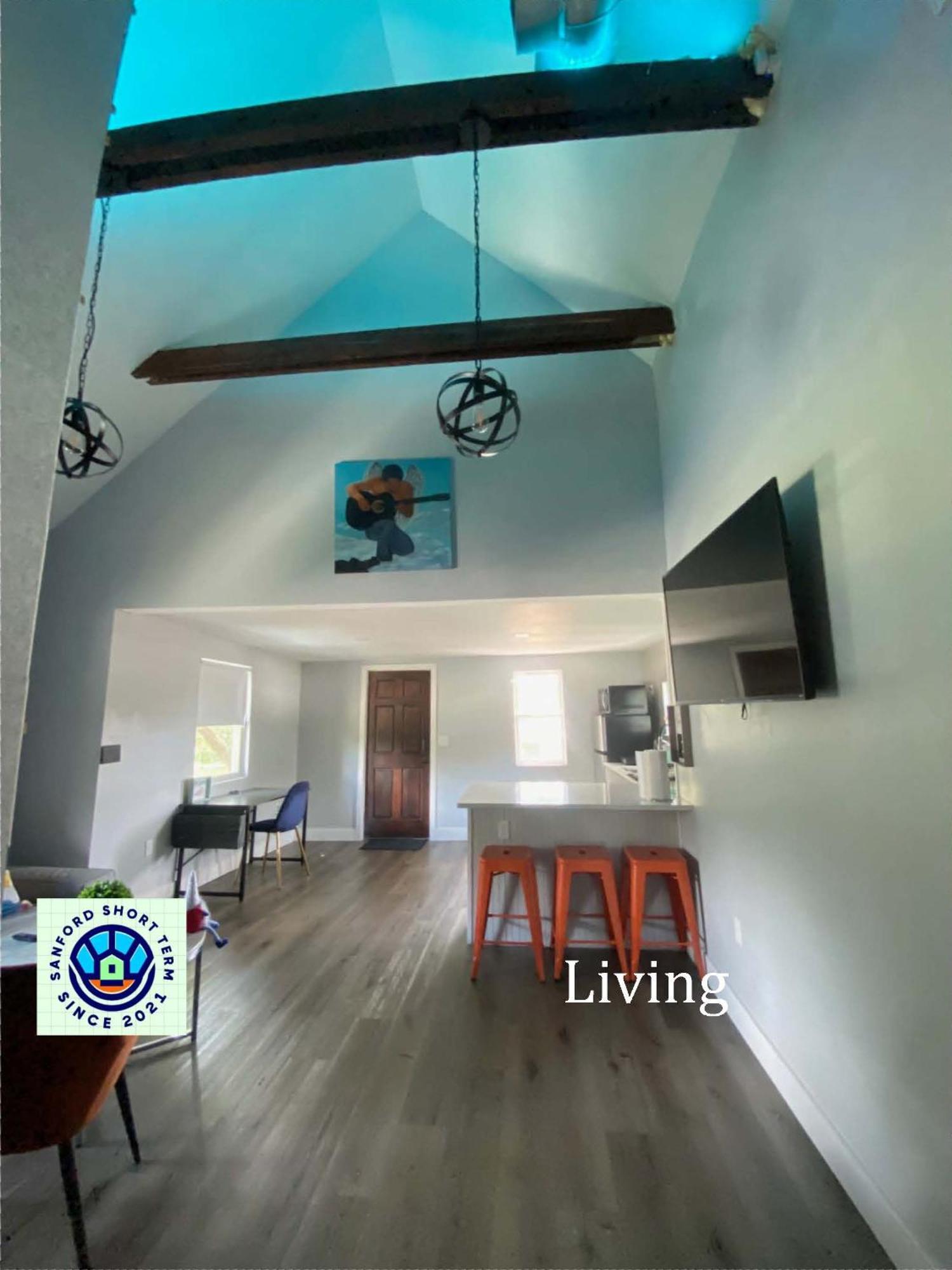 The Contemporary Apartment Sanford Ngoại thất bức ảnh